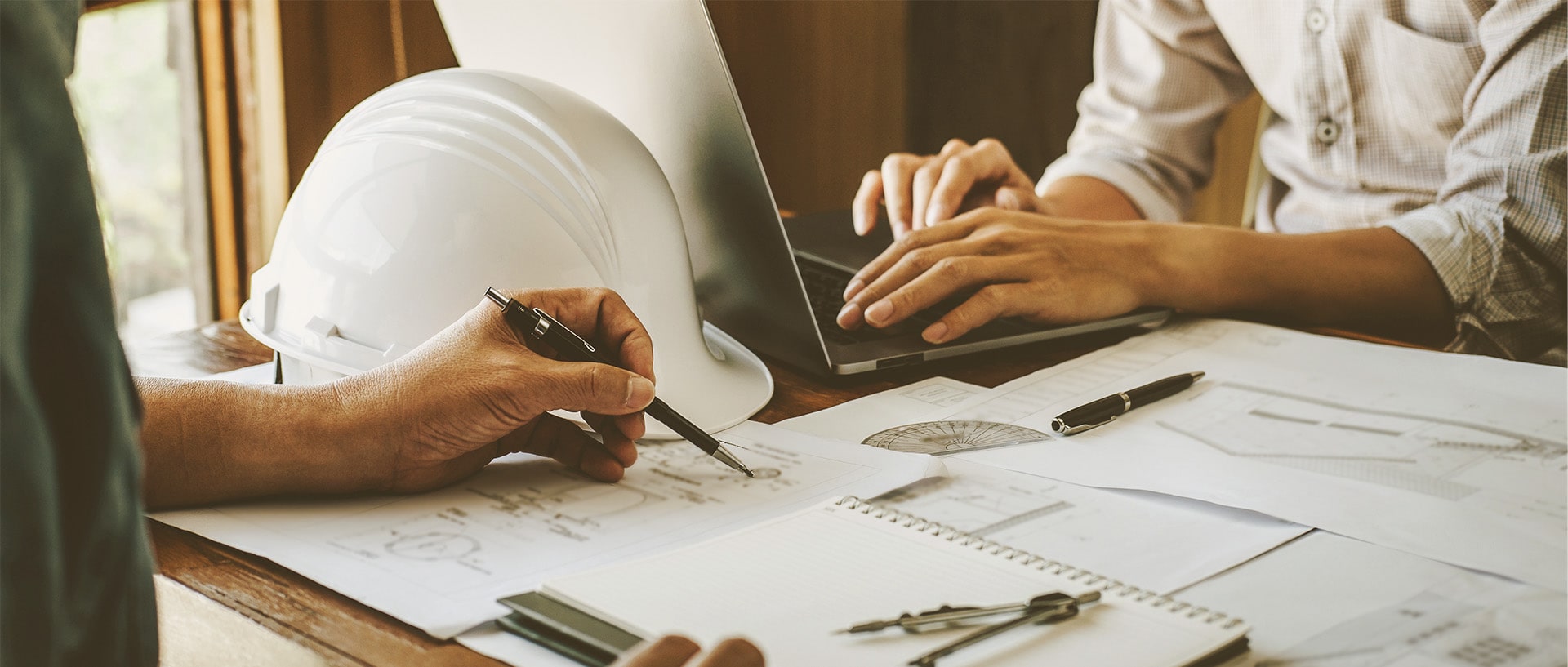 Cerno_About Us_Cerno Projects_Overlay_1920x817